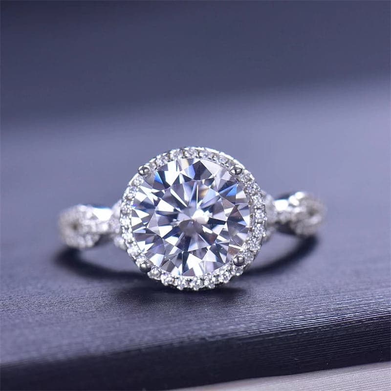 Stunning 3 Carat Moissanite Ring in 925 Sterling Silver