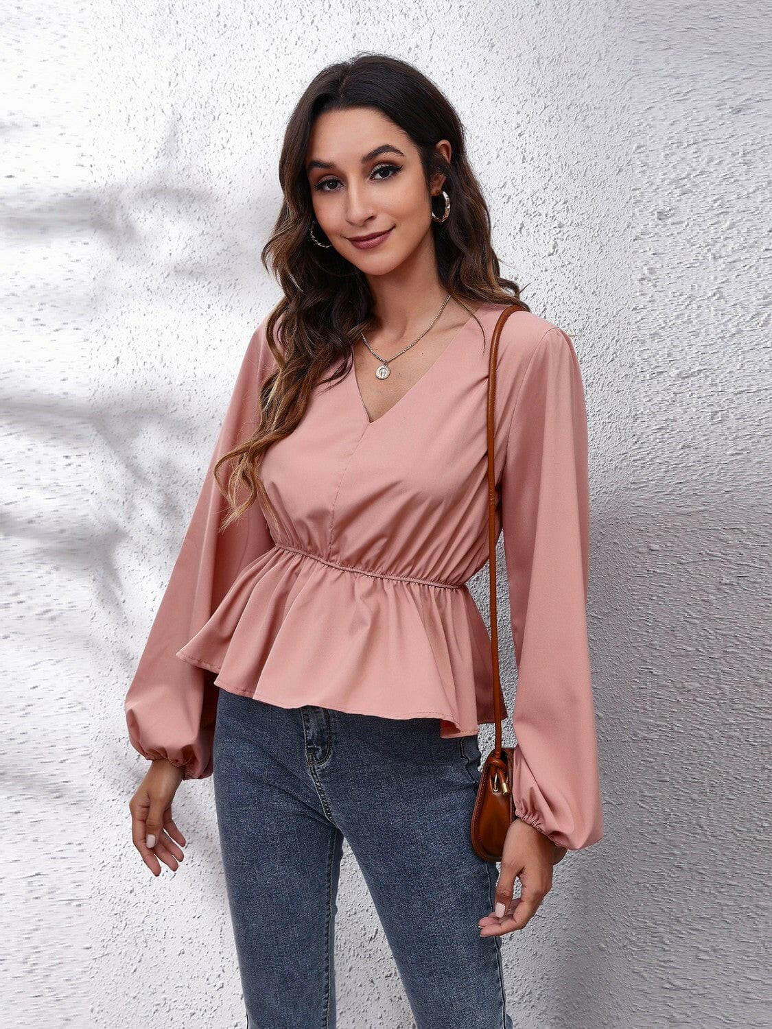 V-Neck Balloon Sleeve Peplum BlouseUpgrade Your Style with the V-Neck Balloon Sleeve Peplum Blouse
 Step up your fashion game with this elegant V-Neck Balloon Sleeve Peplum Blouse that effortlessly coLove Salve -Neck Balloon Sleeve Peplum BlouseBlouses