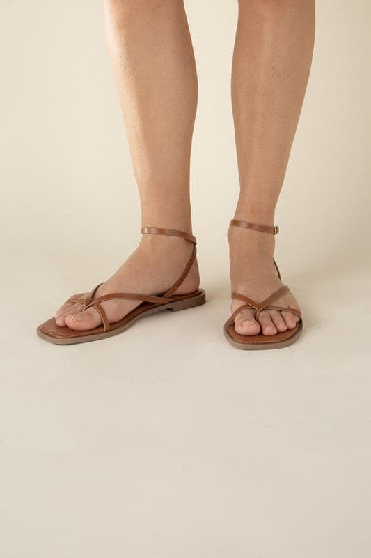 ELIO-1 Flat Sandals.