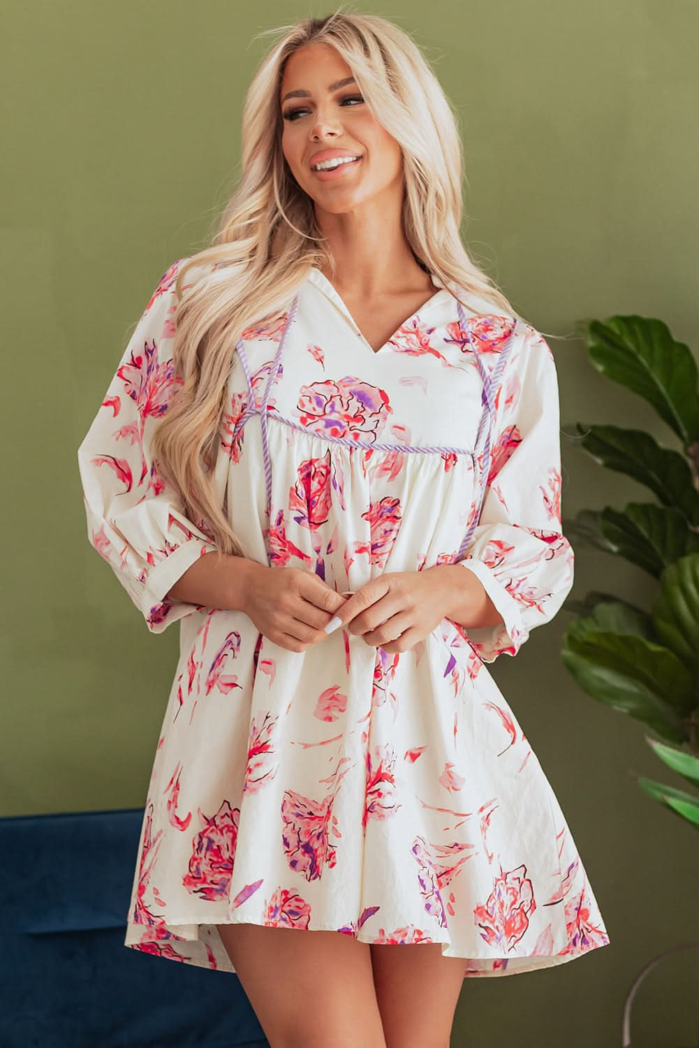 Charming Pink Floral V-Neck Mini Dress with Balloon Sleeves