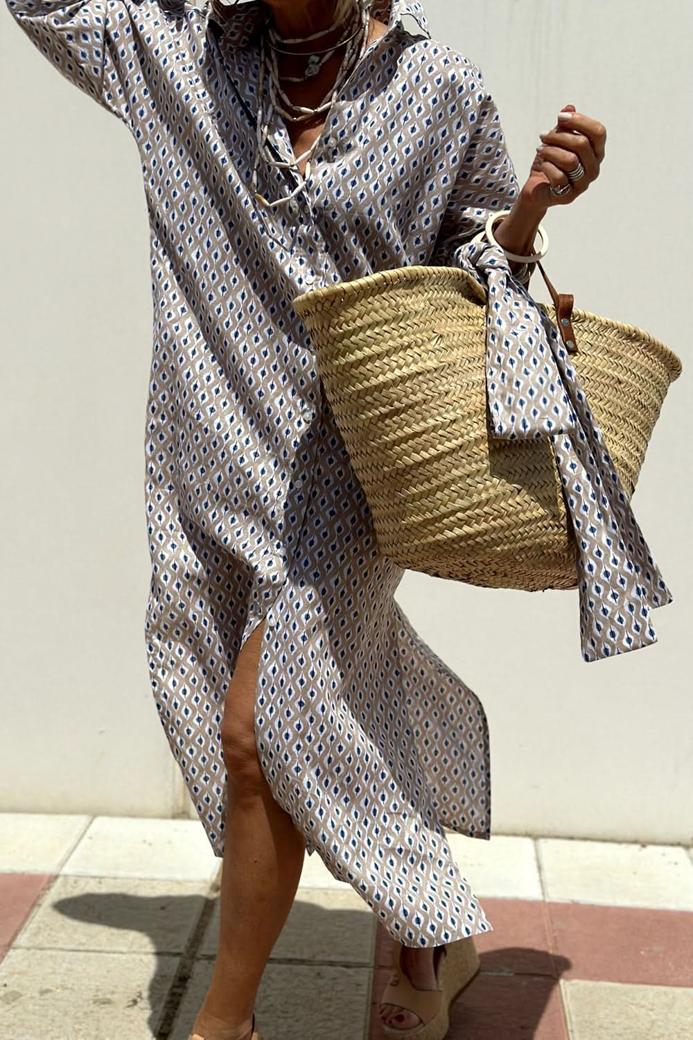 Chic button-up dress with sleeves