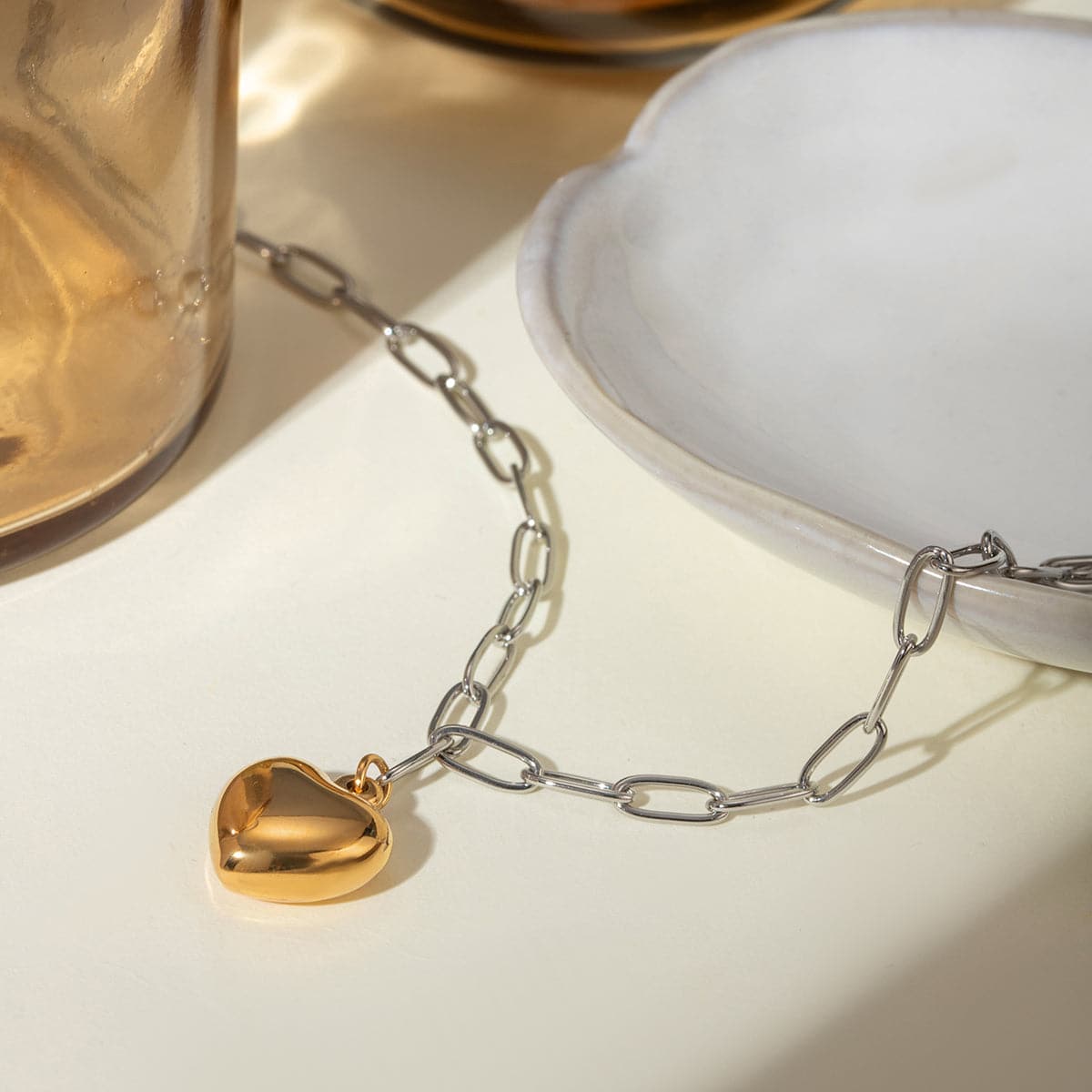 Elegant gold-plated heart pendant necklace in stainless steel