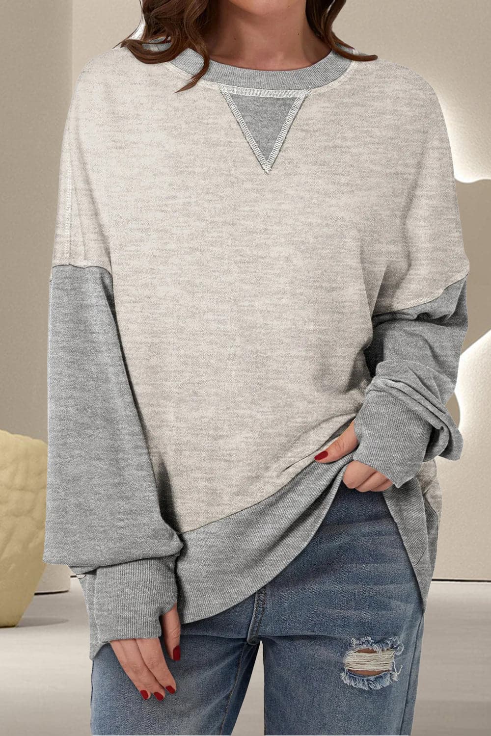 Contrast Round Neck Long Sleeve Sweatshirt.