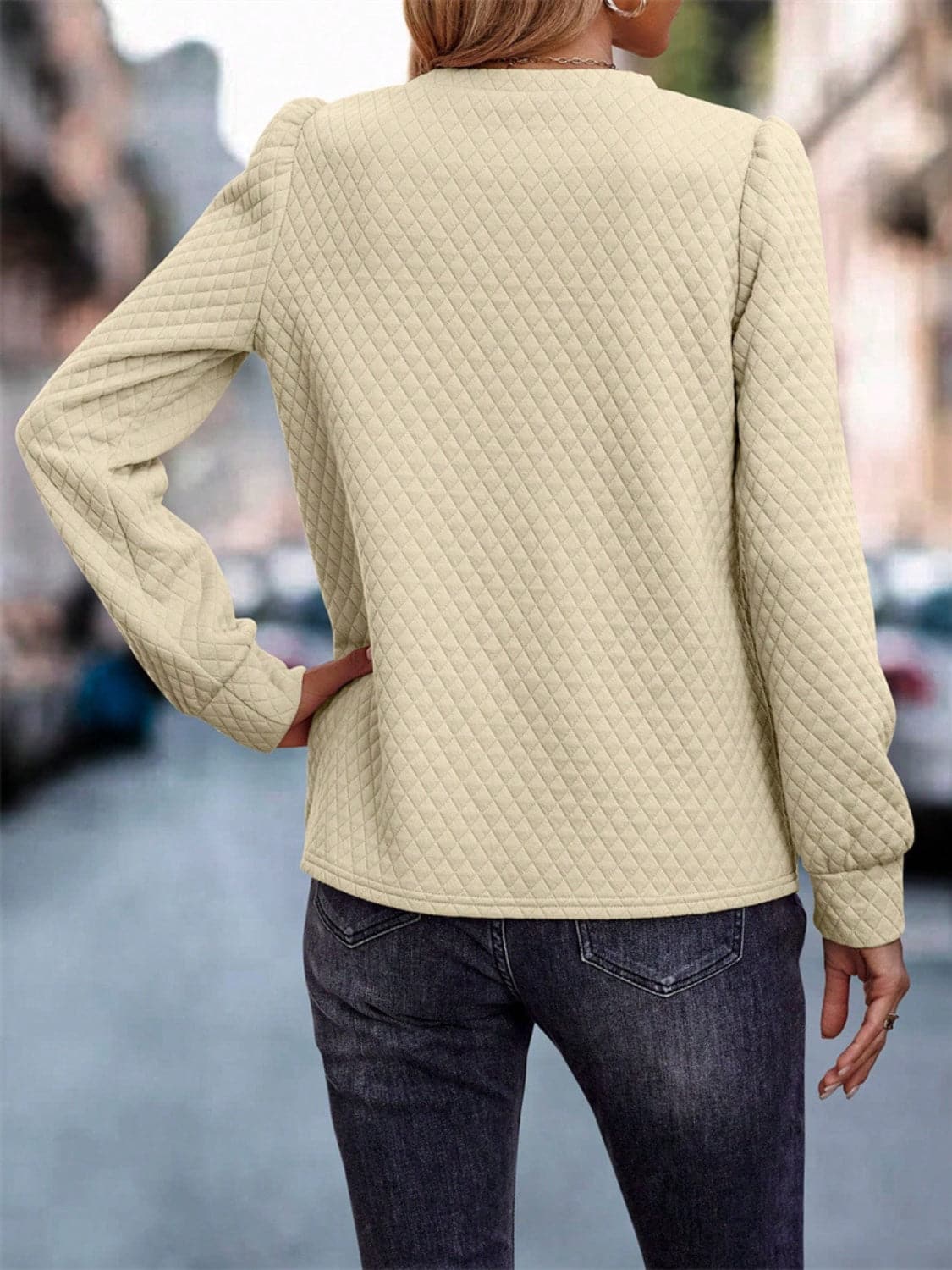 Round Neck Long Sleeve Sweatshirt.