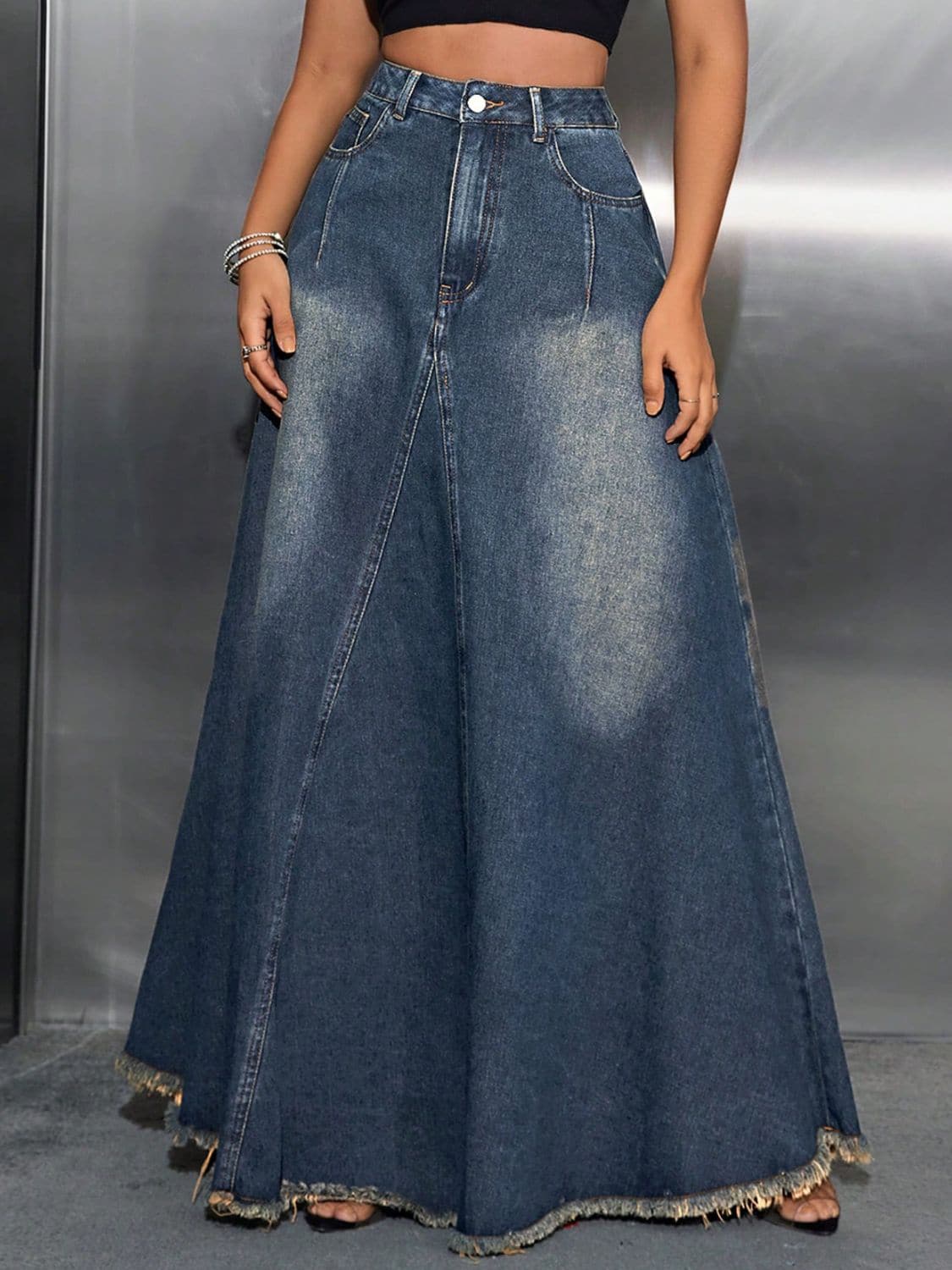 Raw Hem High Waist Denim Skirt with PocketsFeatures: Raw Hem
Stretch: No stretch
Material composition: 85% cotton, 15% polyester
Care instructions: Machine wash cold. Tumble dry low.
Imported


Size
US
Waist
Love Salve Raw Hem High Waist Denim SkirtSkirts