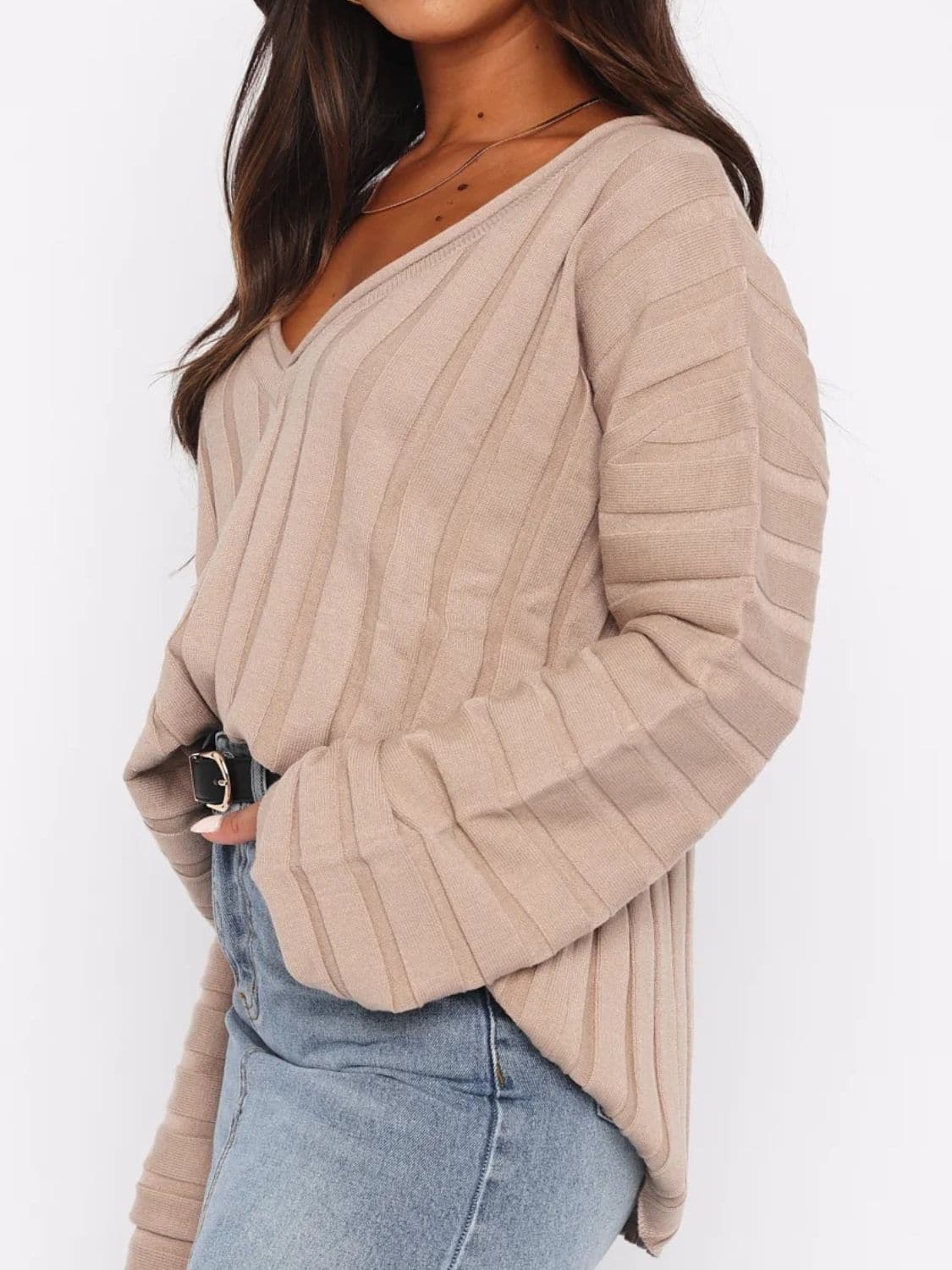 Chic V-neck oversized sweater with dropped shoulders