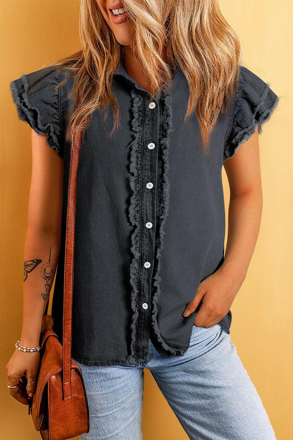 Raw Hem Button Up Cap Sleeve Denim TopUpgrade Your Denim Collection with Style
 
 
Effortless Chic: Elevate your everyday look with this Raw Hem Button Up Cap Sleeve Denim Top.
 
Quality Material: CrafteLove Salve Cap Sleeve Denim Topjust arrived