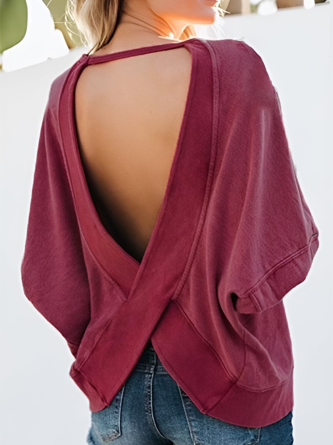 Chic backless long sleeve sweatshirt with round neck