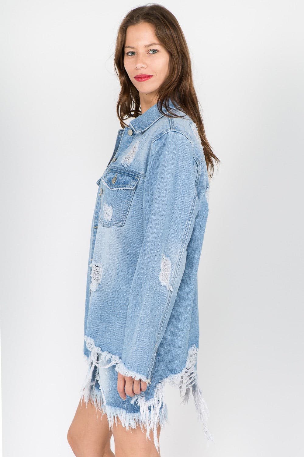 Chic distressed denim jacket with frayed hem