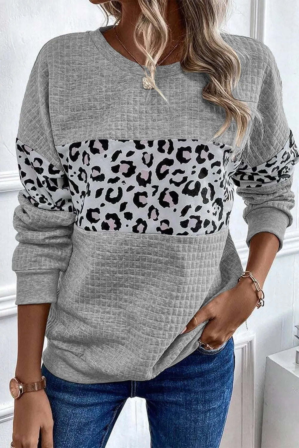 Leopard Round Neck Long Sleeve SweatshirtFeatures: Basic style
Sheer: Opaque
Stretch: Slightly stretchy
Material composition: 97% polyester, 3% elastane
Care instructions: Machine wash cold. Tumble dry low.Love Salve Leopard Round Neck Long Sleeve SweatshirtSweatshirts & Hoodies