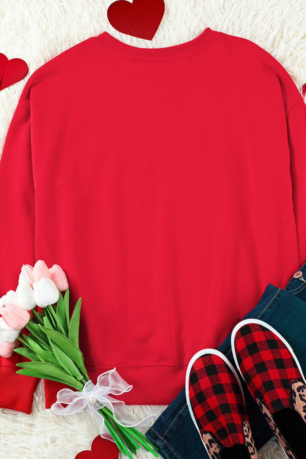 Chic red heart sweatshirt with XOXO print for Valentine's Day