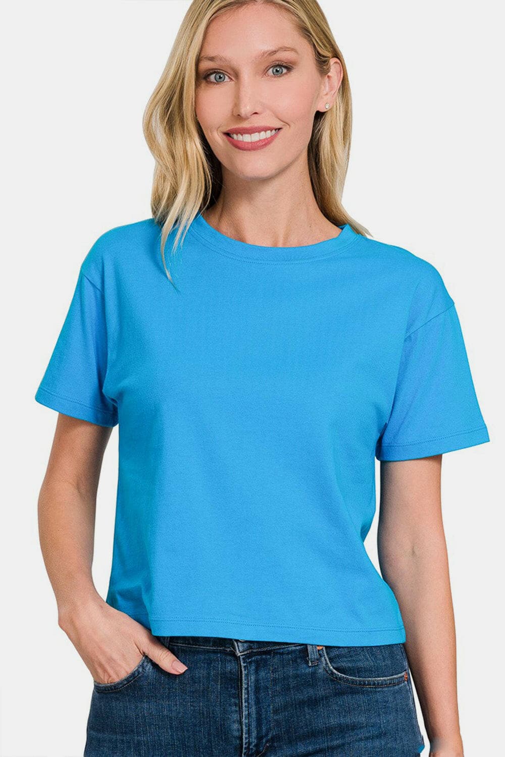 Zenana Round Neck Short Sleeve Cropped T-Shirt.