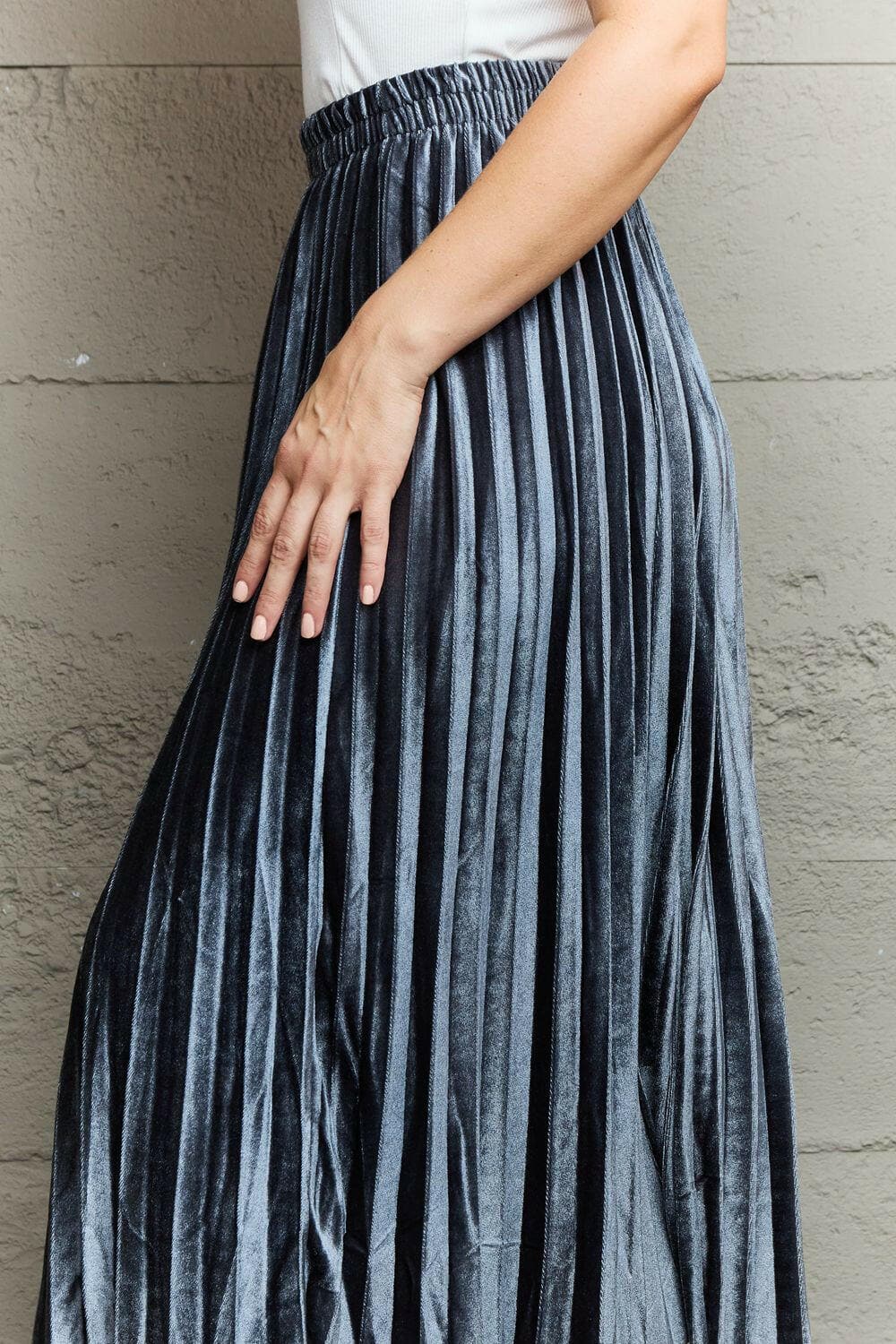 Ninexis Accordion Pleated Flowy Midi Skirt.