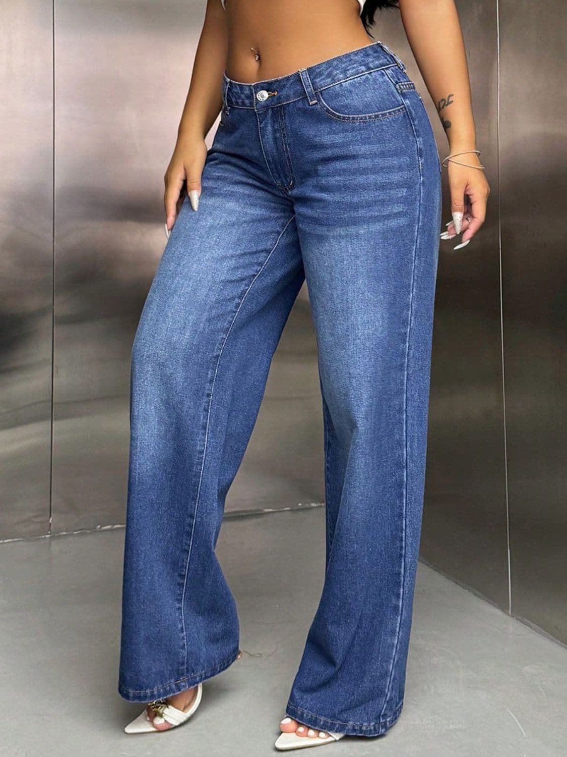 Wide Leg Jeans with Pockets.