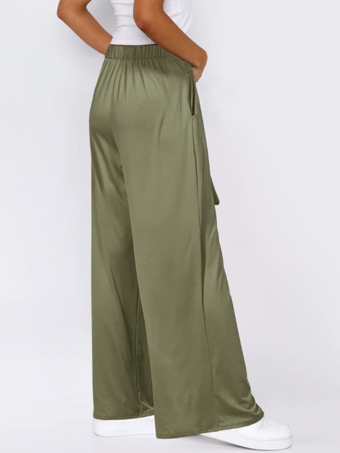 Chic tied wide-leg pants with convenient pockets