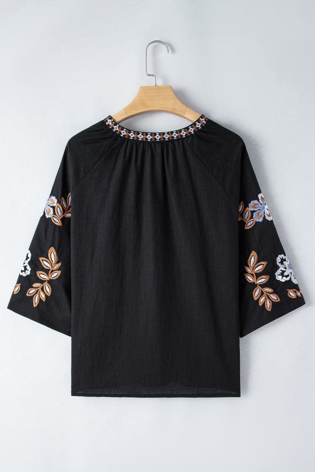 Embroidered V-Neck Three-Quarter Sleeve BlouseFeatures: Embroidered
Sheer: Opaque
Stretch: No stretch
Material composition: 100% cotton
Care instructions: Machine wash cold. Tumble dry low.
Imported


Size
US
BuLove Salve -Quarter Sleeve BlouseShirts