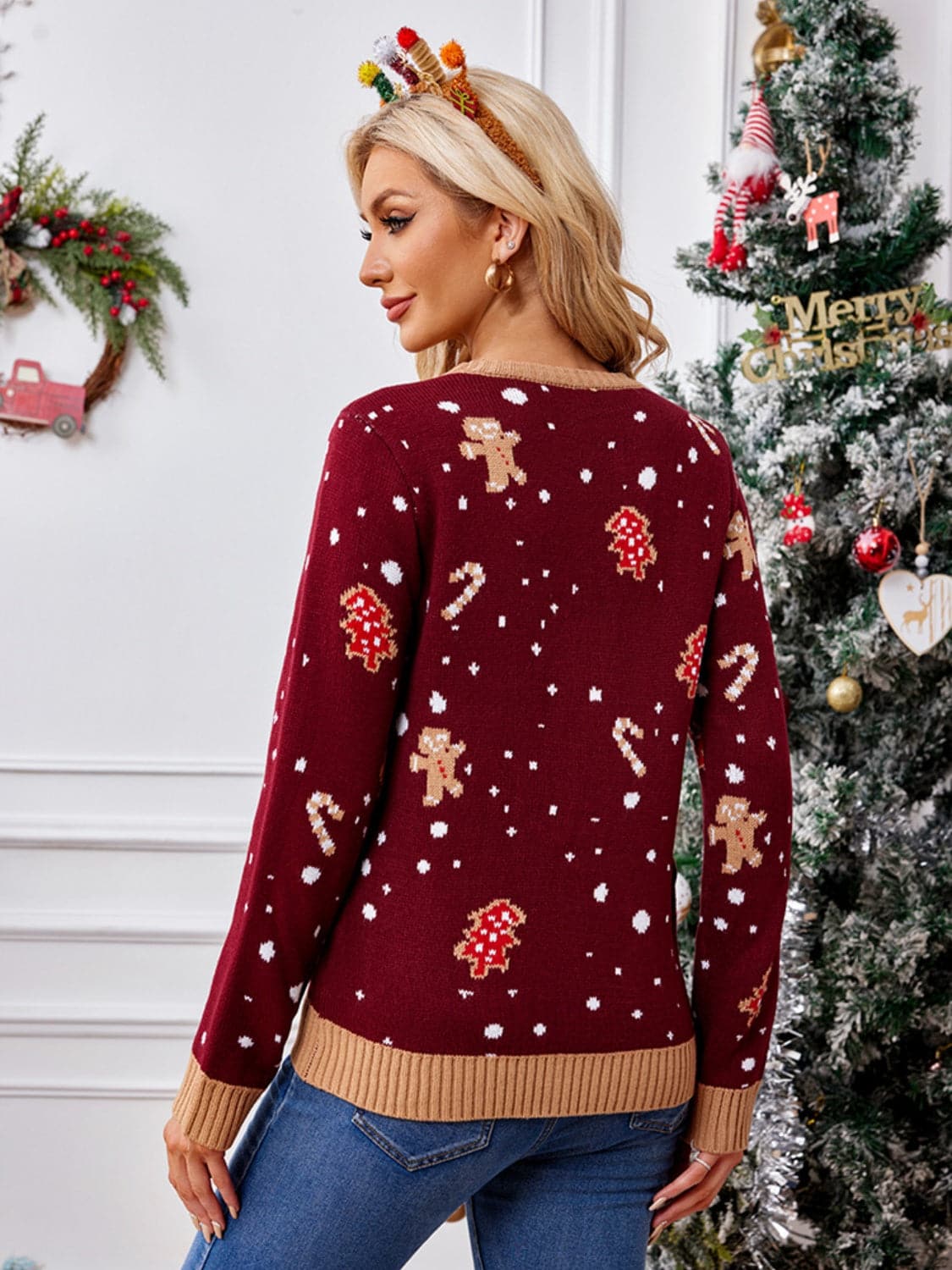 Cozy gingerbread long sleeve sweater with round neck