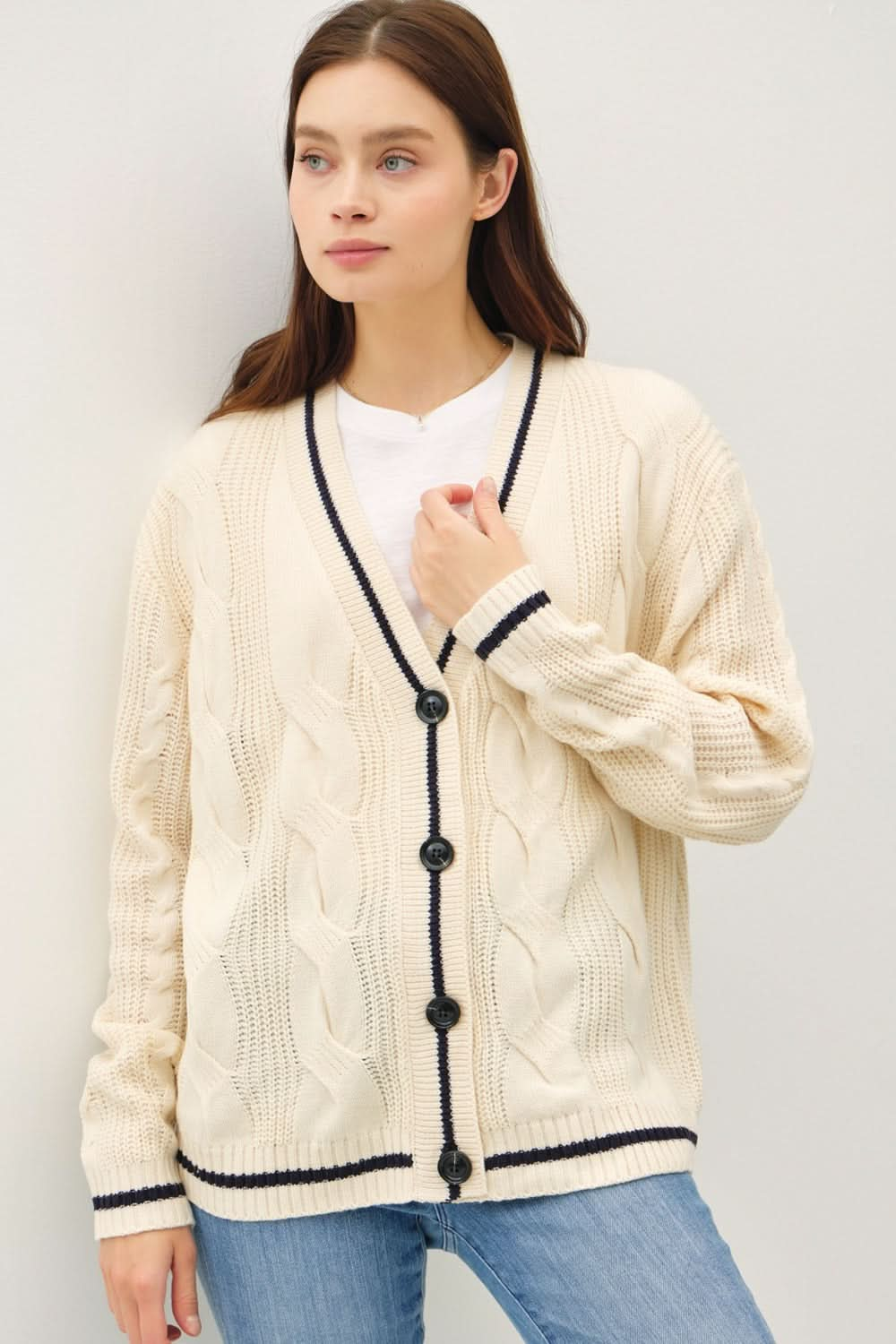 Cool contrast trim cable-knit V-neck cardigan with buttoned design.