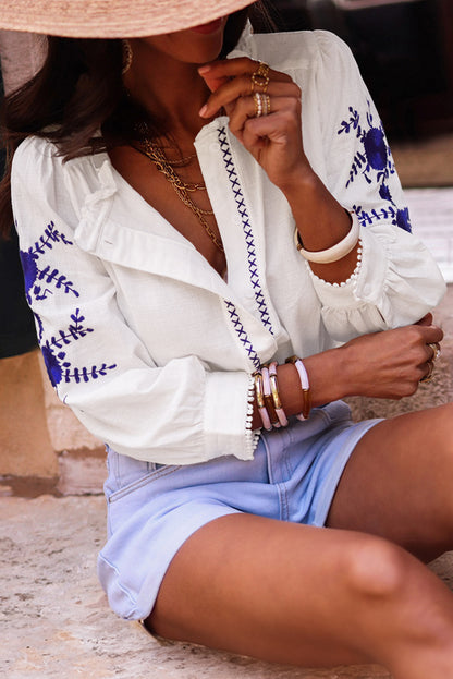 Embroidered floral shirt with bracelet sleeves in white