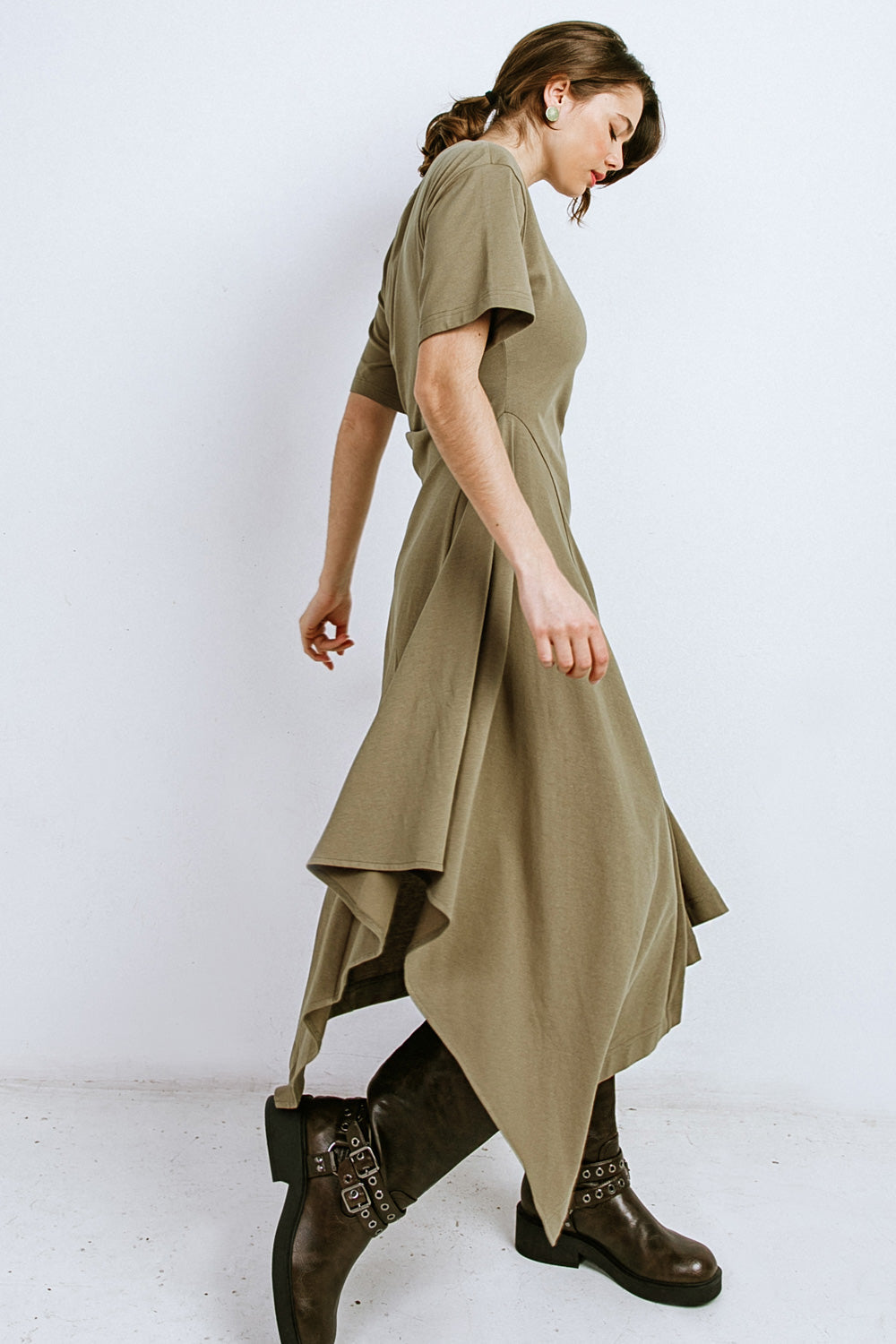 RIGHT ON CUE KNIT MIDI DRESS