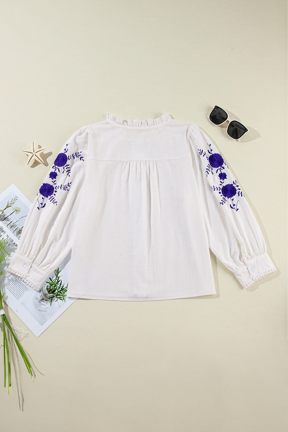 Embroidered floral shirt with bracelet sleeves in white