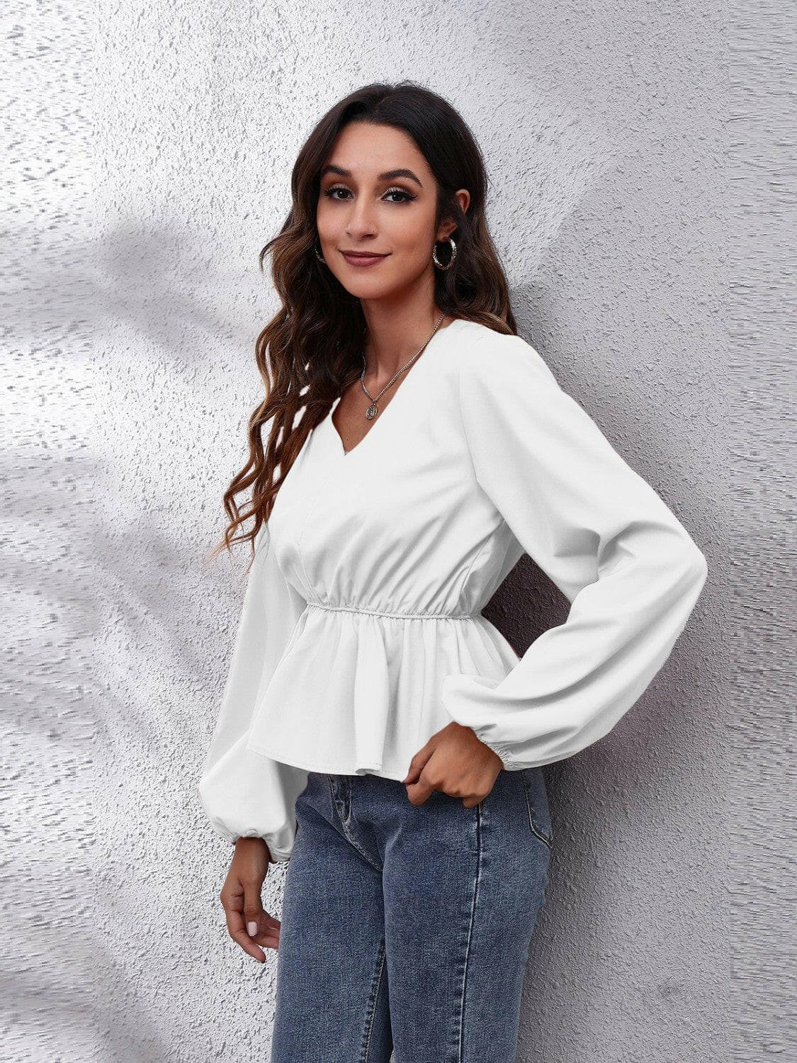 V-Neck Balloon Sleeve Peplum BlouseUpgrade Your Style with the V-Neck Balloon Sleeve Peplum Blouse
 Step up your fashion game with this elegant V-Neck Balloon Sleeve Peplum Blouse that effortlessly coLove Salve -Neck Balloon Sleeve Peplum BlouseBlouses