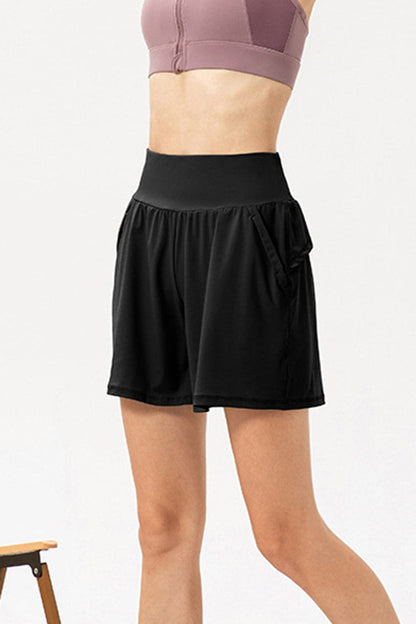 Pocketed Elastic Waist Active Shorts.