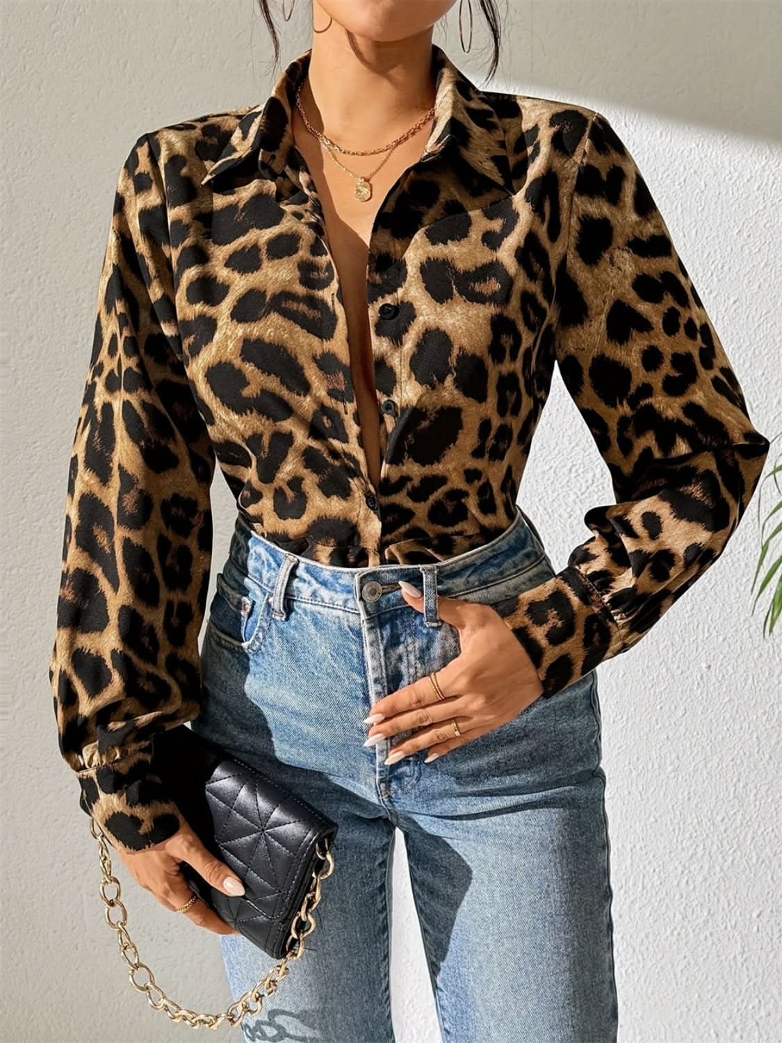 Leopard print collared neck long sleeve shirt with buttoned design.