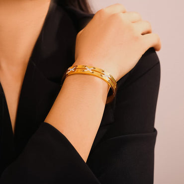 Elegant 18K gold-plated bracelet with sparkling Czech diamonds