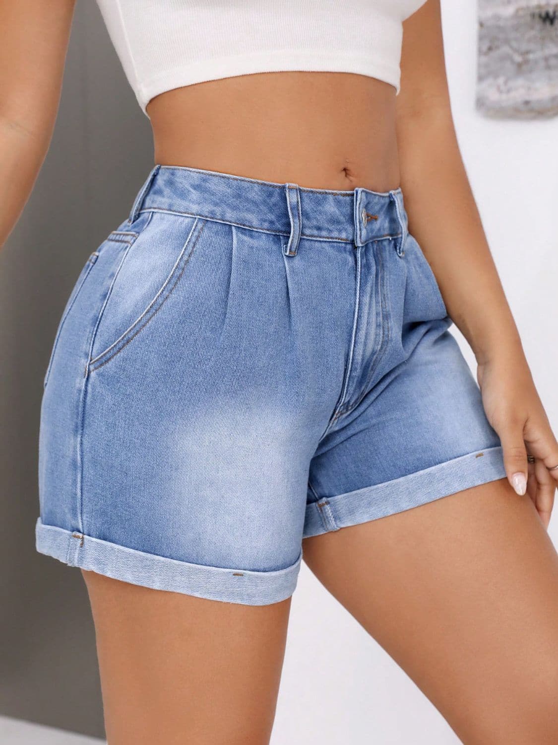 Rolled Hem Mid-Rise Waist Denim Shorts.