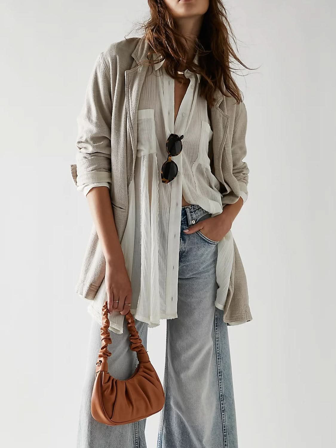 Chic button-up longline shirt with collared neck and long sleeves