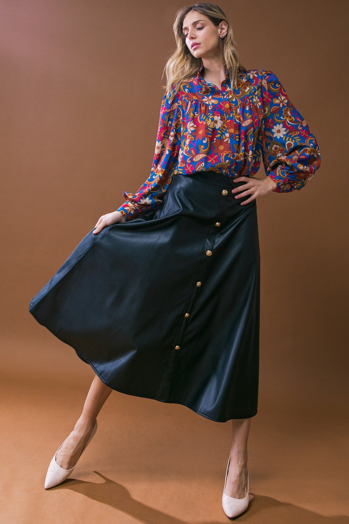 IMPRESSIVE BLOSSOM WOVEN TOP Flying Tomato