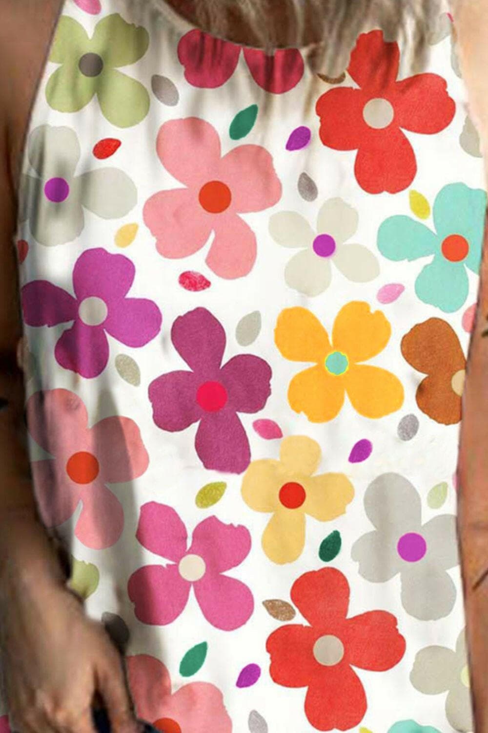 Floral Patterned Sleeveless TopUpgrade Your Style with Our Floral Patterned Sleeveless Top
 
 
Chic Design: Add a touch of elegance to your outfit with the charming floral print of this essential Love Salve Floral Patterned Sleeveless Topjust arrived