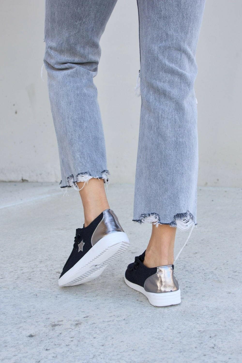 Starry Lace-Up Sneakers for All-Day Chic ComfortExperience All-Day Chic Comfort with Starry Lace-Up Sneakers
 Step into style and comfort with our Starry Lace-Up Sneakers, designed to keep you looking chic while pLove Salve -Day Chic ComfortTIKTOK