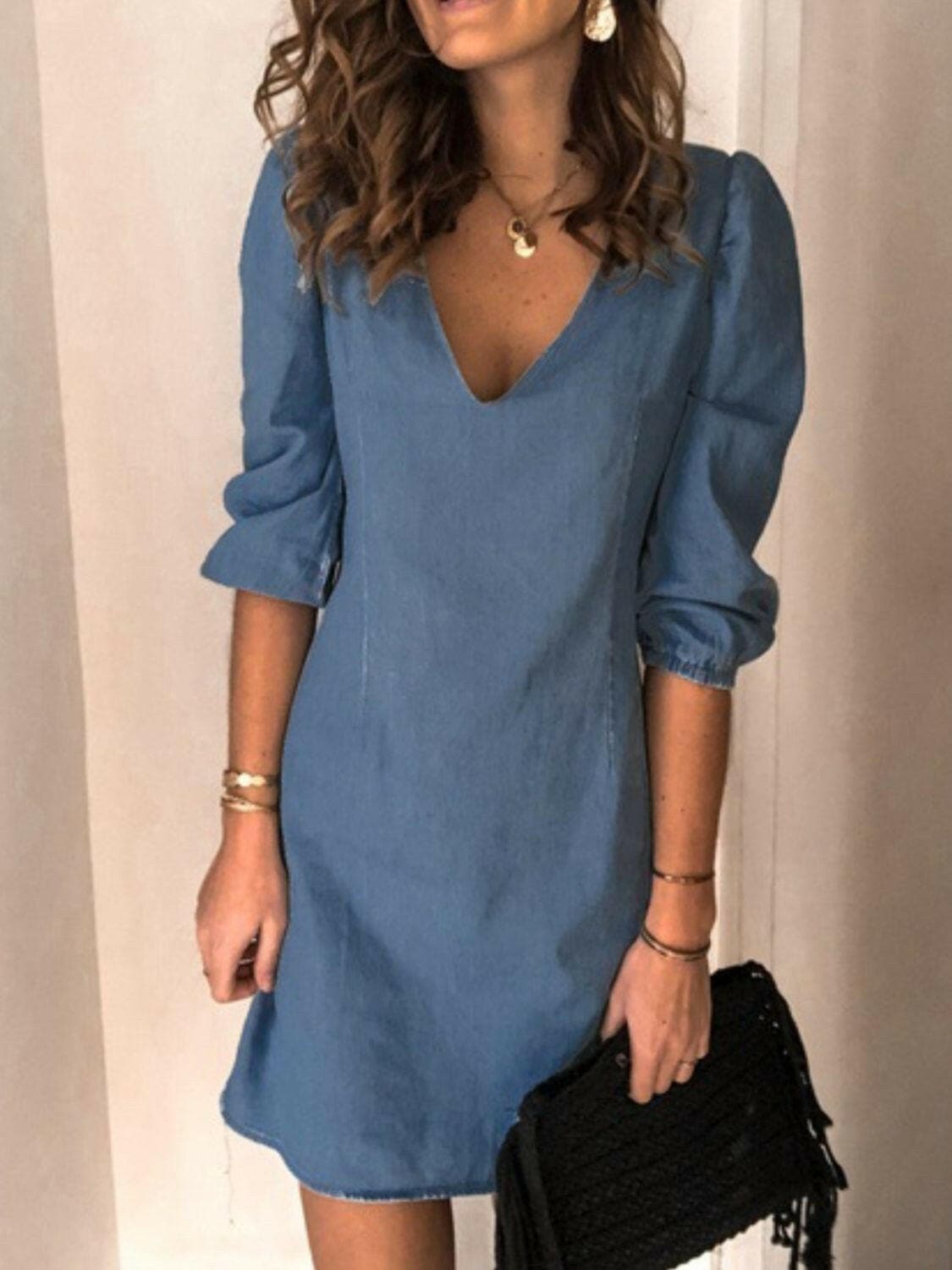 Denim V-Neck Dress with Half SleevesDenim V-Neck Dress with Half Sleeves
 
 
Classic Yet Stylish: Elevate your look with our Denim V-Neck Dress that seamlessly blends timeless elegance with modern trenLove Salve -Neck Dressjust arrived