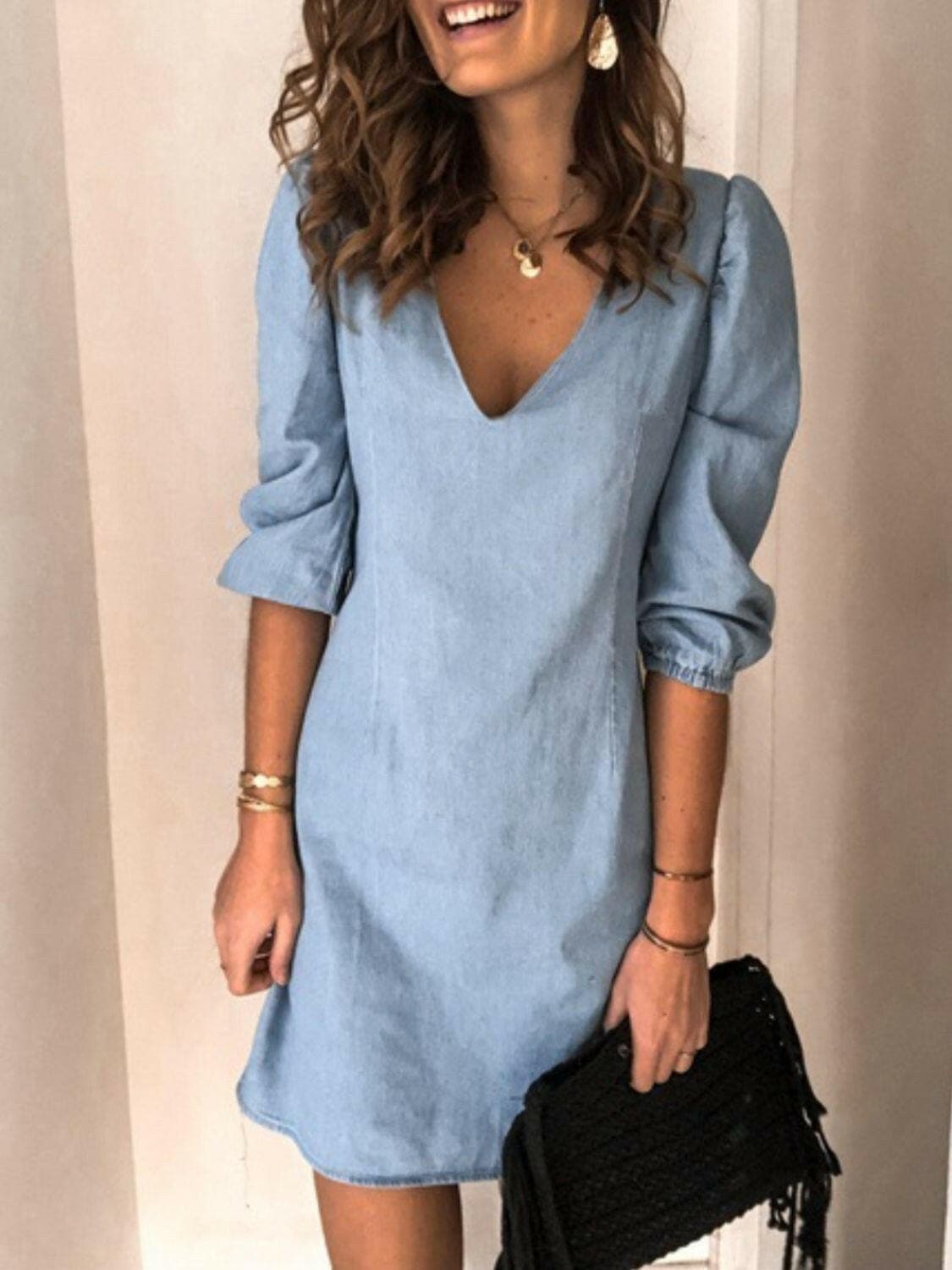 Denim V-Neck Dress with Half SleevesDenim V-Neck Dress with Half Sleeves
 
 
Classic Yet Stylish: Elevate your look with our Denim V-Neck Dress that seamlessly blends timeless elegance with modern trenLove Salve -Neck Dressjust arrived