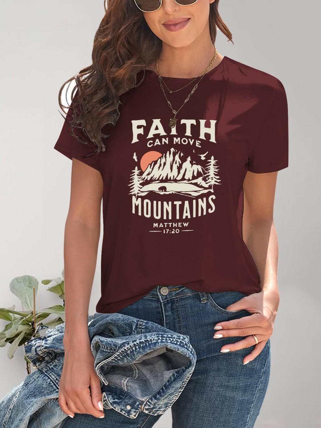 Casual graphic print crew neck tee with mountain design, comfortable fit.