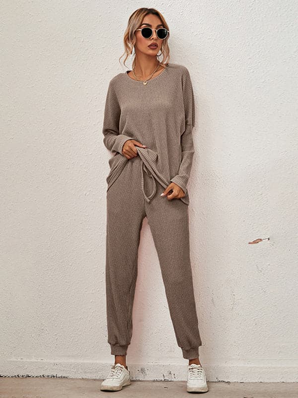 Cozy women's long-sleeve pajamas with pockets