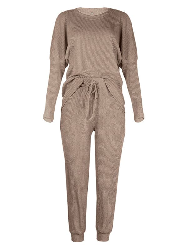 Cozy women's long-sleeve pajamas with pockets