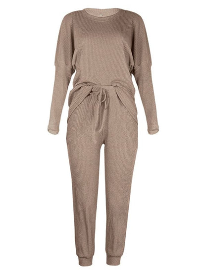 Cozy women's long-sleeve pajamas with pockets