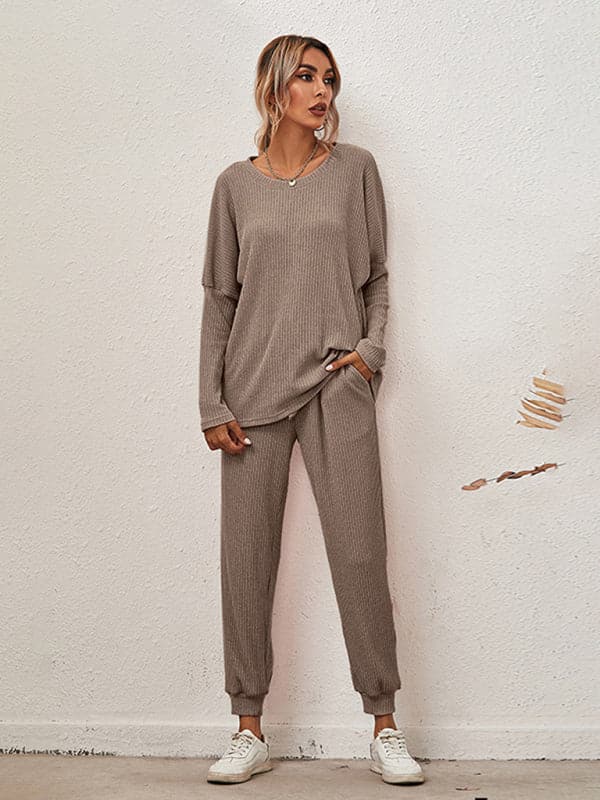 Cozy women's long-sleeve pajamas with pockets