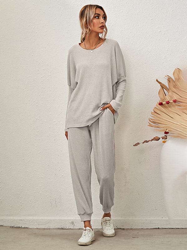 Cozy women's long-sleeve pajamas with pockets