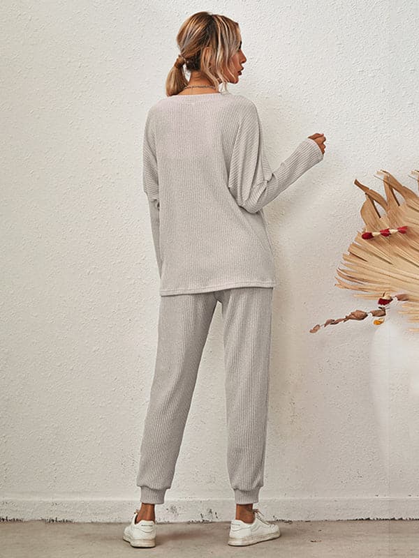 Cozy women's long-sleeve pajamas with pockets