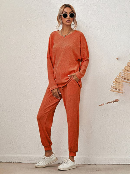 Cozy women's long-sleeve pajamas with pockets