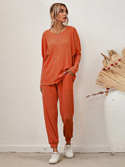 Cozy women's long-sleeve pajamas with pockets