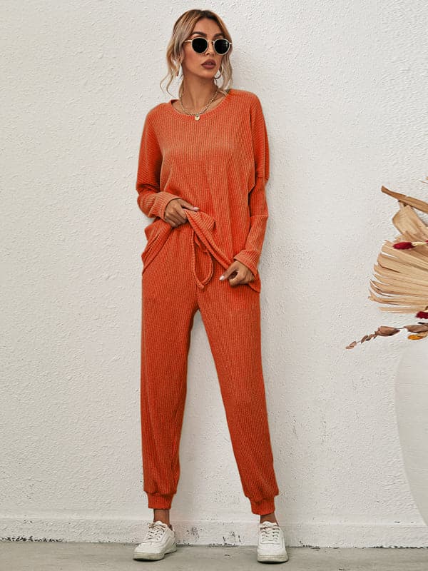 Cozy women's long-sleeve pajamas with pockets