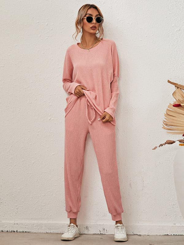 Cozy women's long-sleeve pajamas with pockets