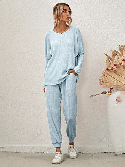 Cozy women's long-sleeve pajamas with pockets