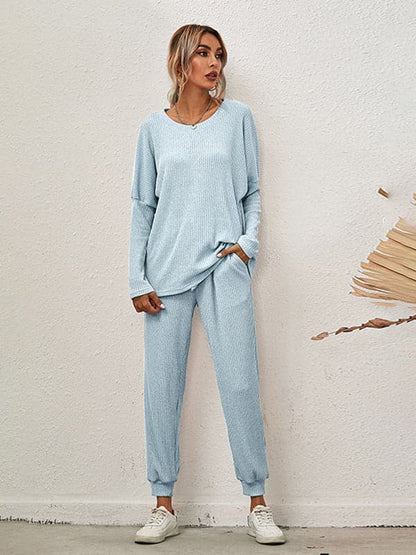 Cozy women's long-sleeve pajamas with pockets