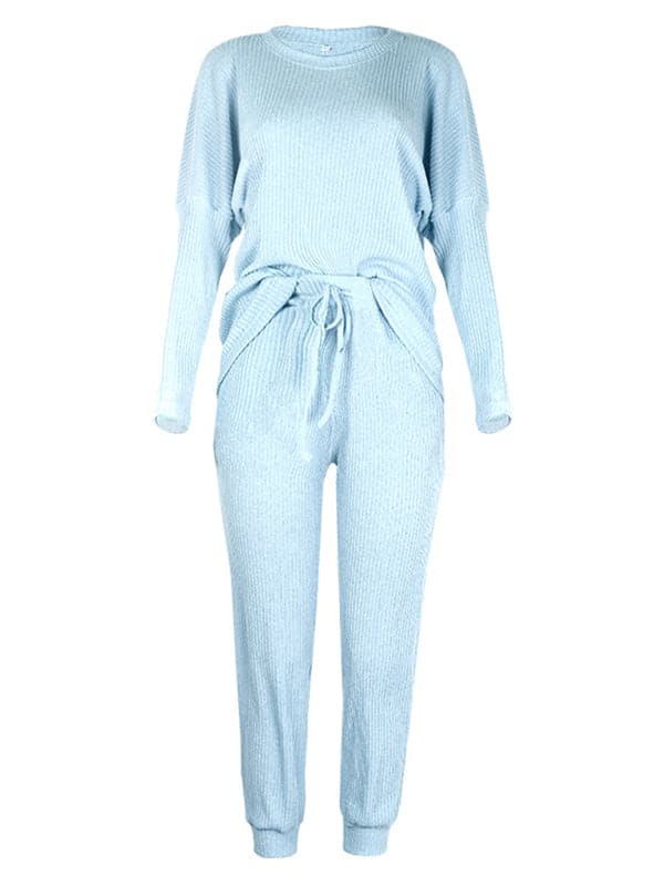 Cozy women's long-sleeve pajamas with pockets